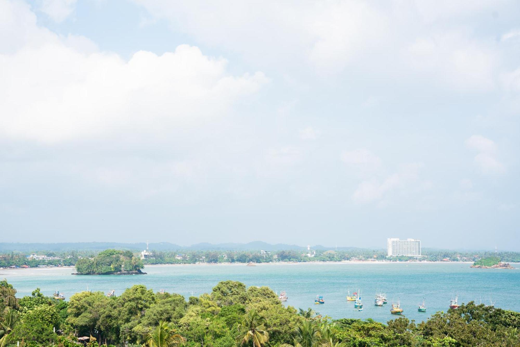 Regal Heights Hotel Weligama Extérieur photo