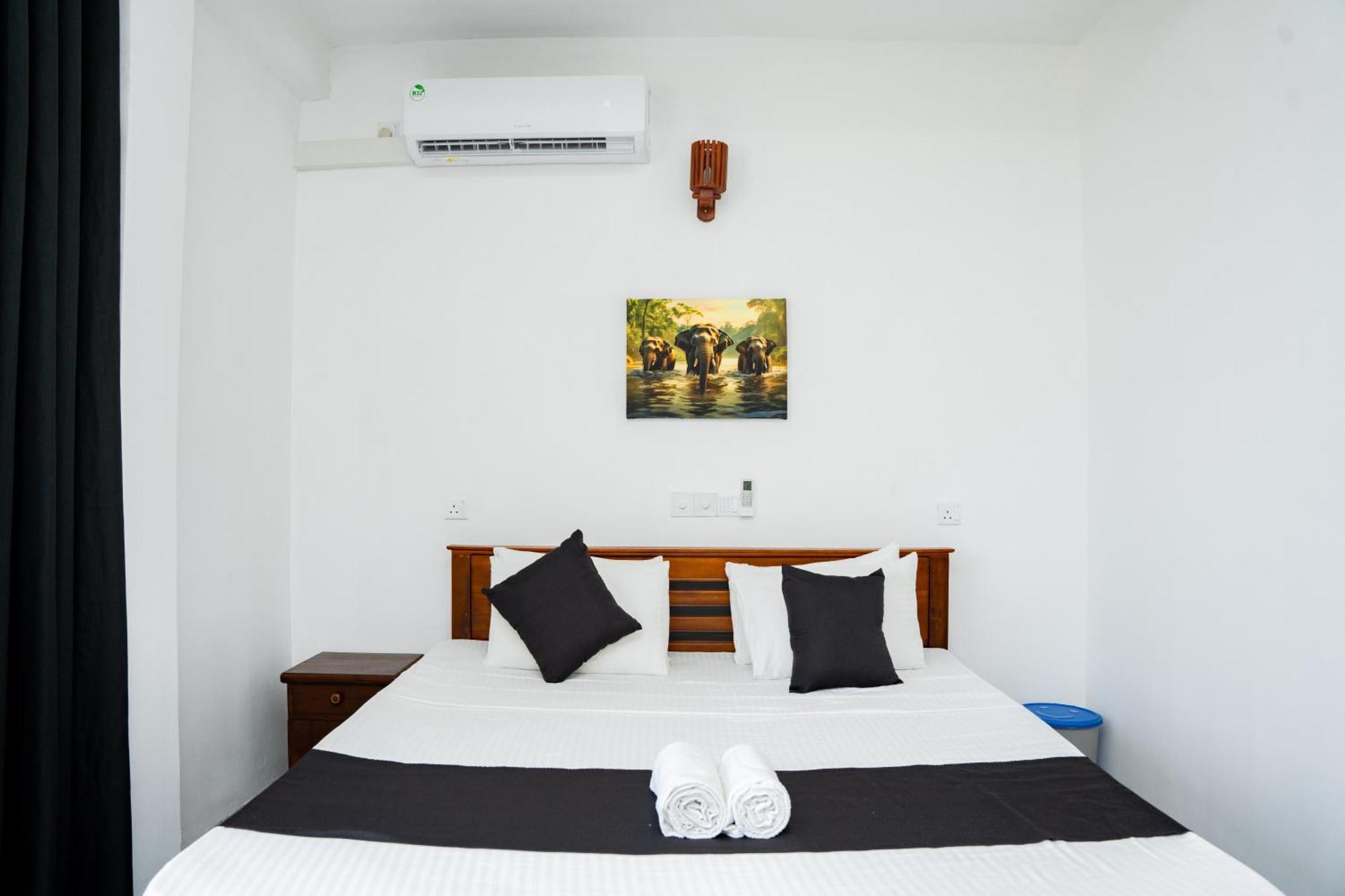 Regal Heights Hotel Weligama Extérieur photo