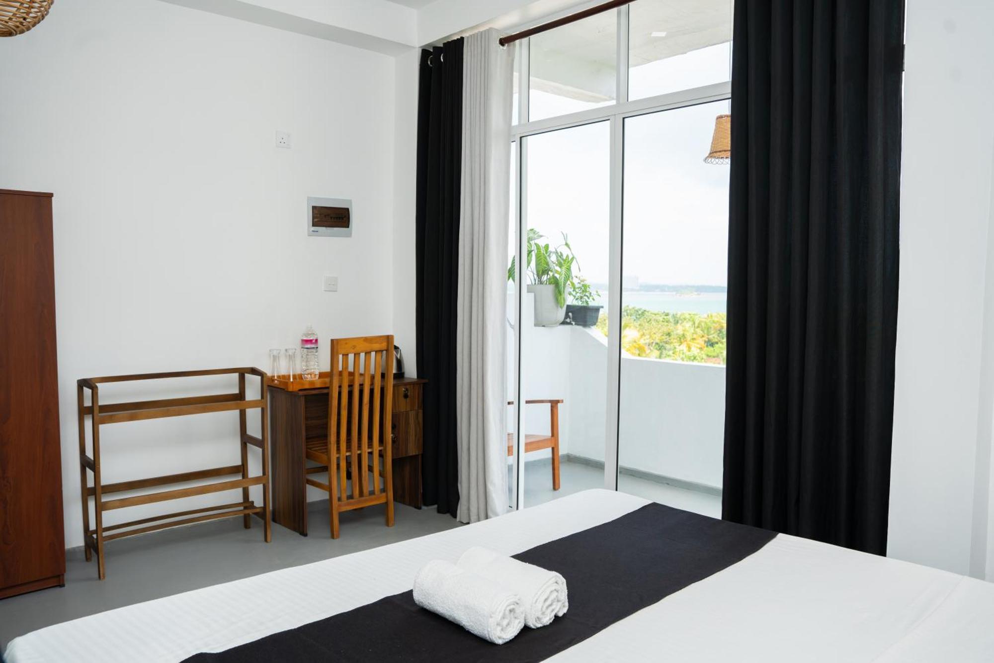 Regal Heights Hotel Weligama Extérieur photo