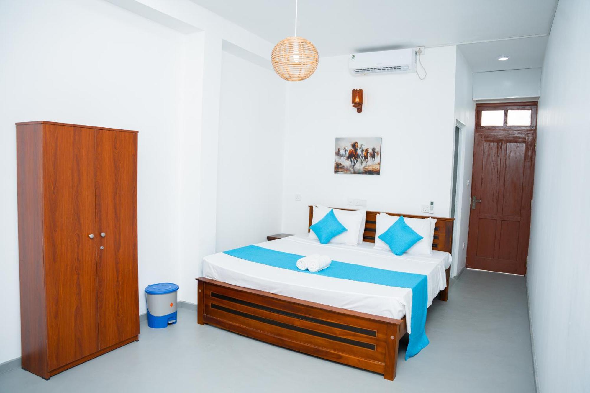 Regal Heights Hotel Weligama Extérieur photo