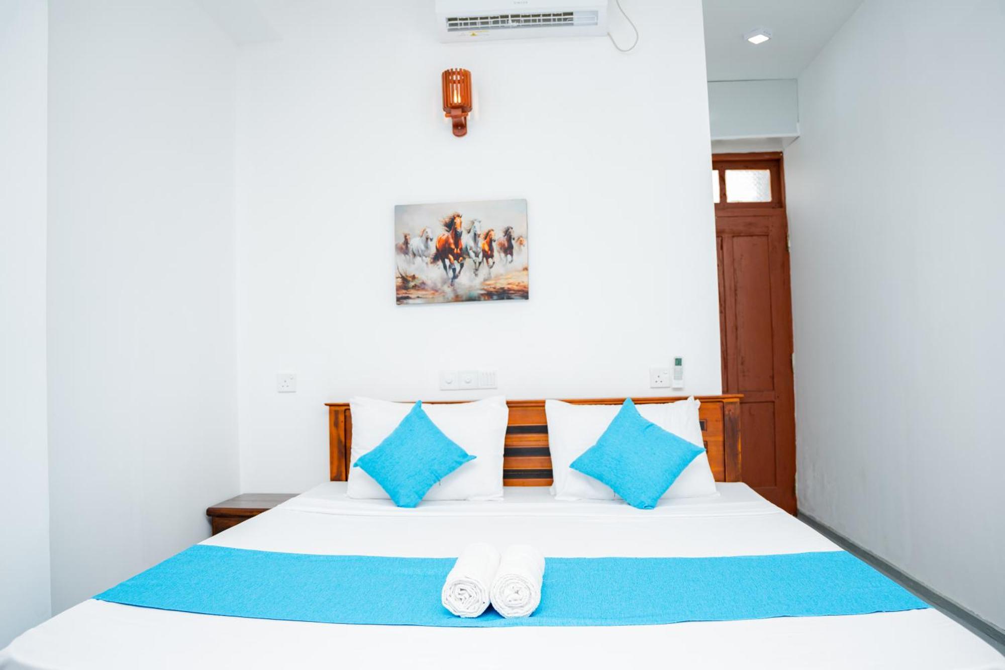 Regal Heights Hotel Weligama Extérieur photo