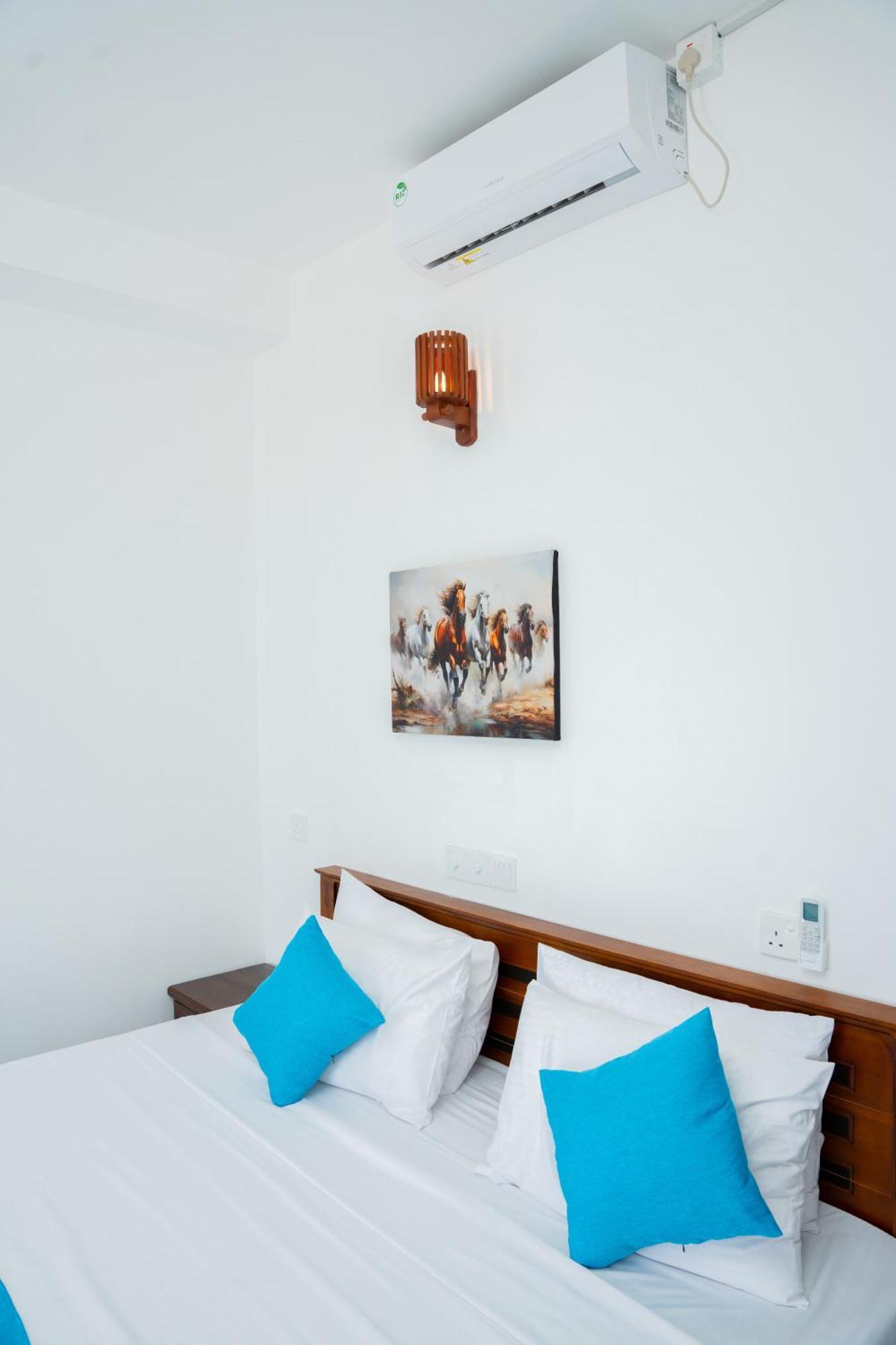 Regal Heights Hotel Weligama Extérieur photo