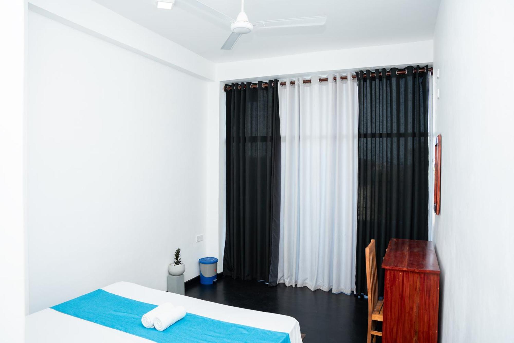 Regal Heights Hotel Weligama Extérieur photo